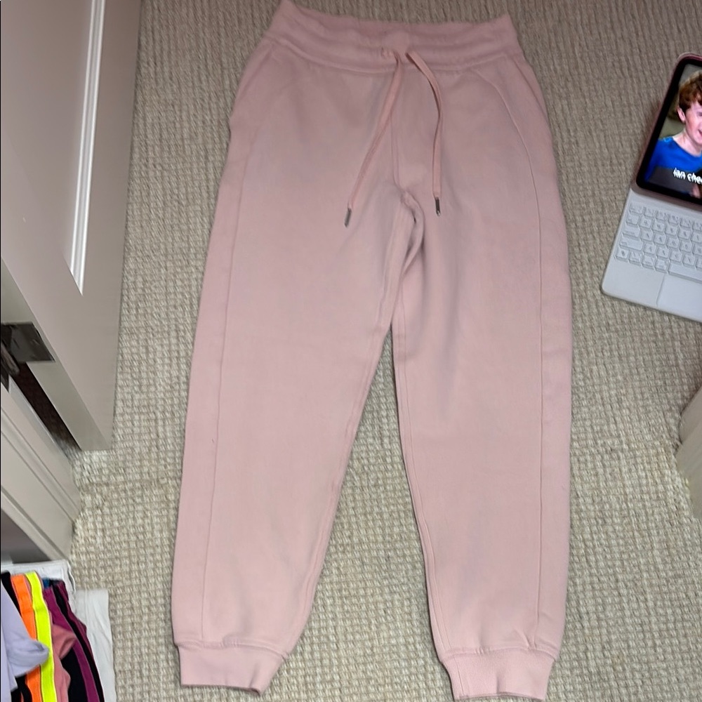 Women’s Lululemon light pink sweatpants. Never worn